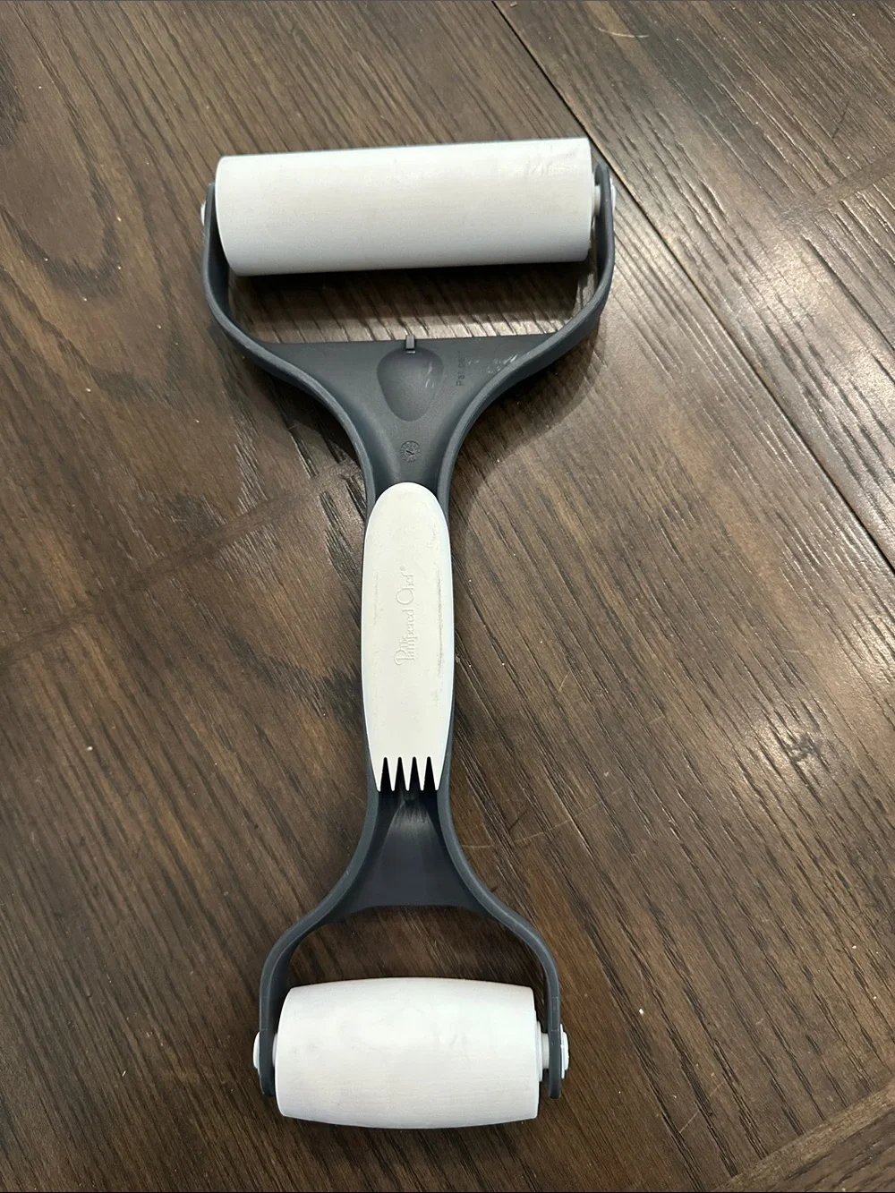 Pampered chef dough, rolling tool